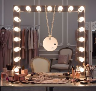 ⭐️ And the winner is… Hviezdou minulého mesiaca sa stáva - náhrdelník Lawova s dvoma diamantmi 👏🏼 v prevedení - ružové...