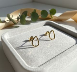 Kvapky sú náušnice z našej úplne prvej striebornej kolekcie AIR. Stále prudko predajné a obľúbené. Poďte si pre jedny aj...