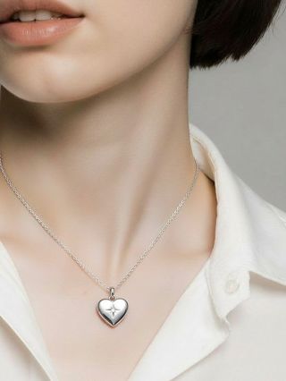 Bright Star je viac než šperk Je to talizman korunovaný diamantom Jemná výpoveď o sile, kráse a osobnom príbehehu. Bright...